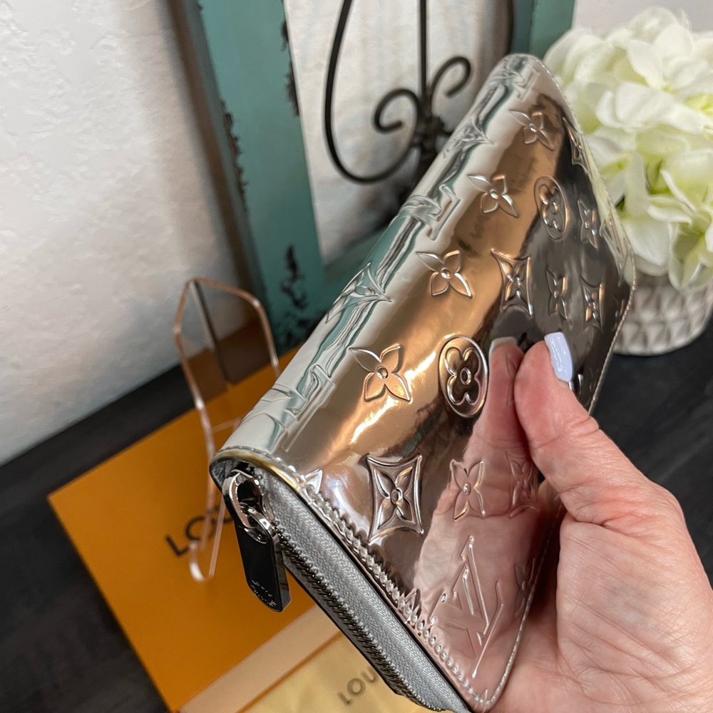 💫SOLD LV Zippy Wallet Silver Monogram Miroir - Picture 6 of 16
